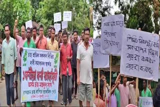 tea workers of baghjan tea estate protest in amguri demanding their rights