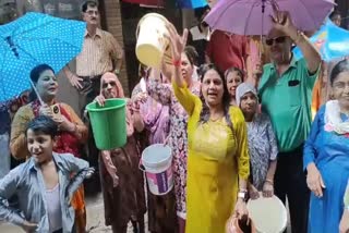 दिल्ली में पानी की किल्लत प्रदर्शन