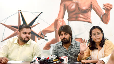 NSUI National Secretary Akshay Lakra addresses press conference alleging that DUSU President Tushar Dedha used fake Class 12th certificate to take admission in DU.