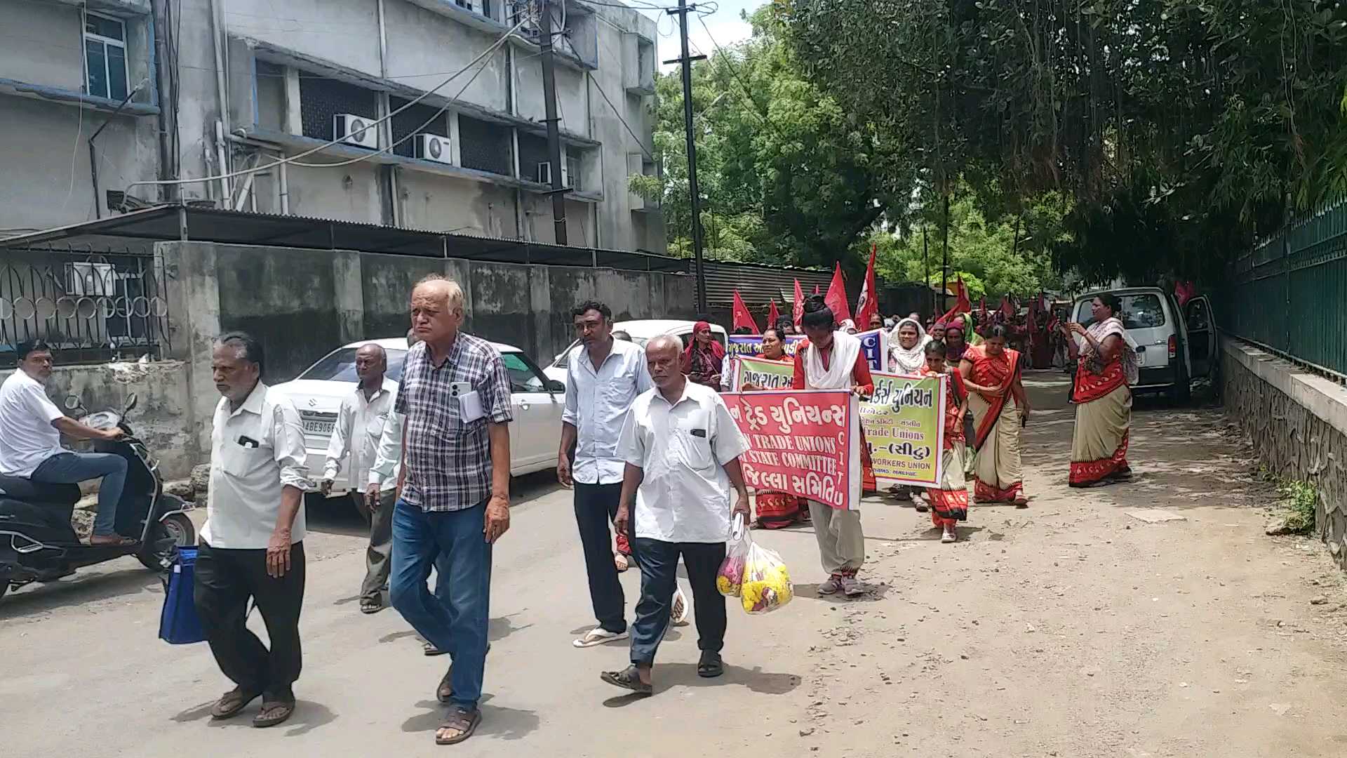 આંગણવાડી બહેનોના વેતન સહિતના માંગને પગલે રેલી યોજવામાં આવી