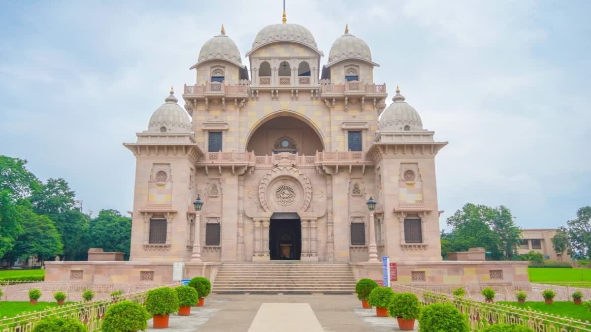 গুরুপূর্ণিমায় বেলুড় মঠে ভক্তদের ঢল