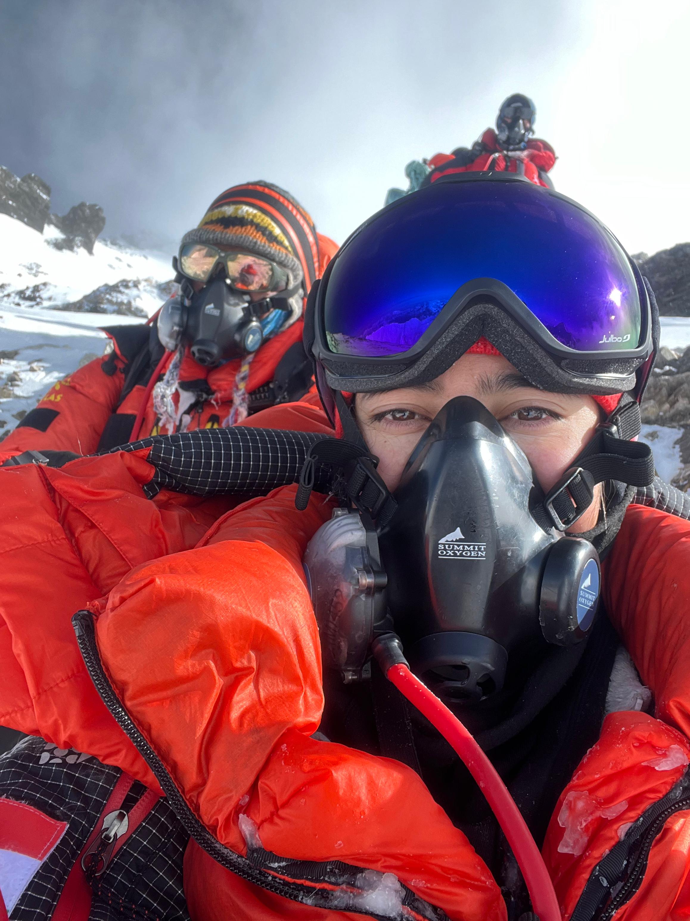 Abidi Afreen Becomes First Muslim Woman from Ladakh to Summit Mount Everest Urdu News