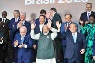 Brazilian President Luiz Inacio Lula da Silva, left, Prime Minister Narendra Modi, center, and China's Premier Li Qiang take part in a group photo during the 17th annual BRICS summit in Rio de Janeiro, Monday, July 7, 2025