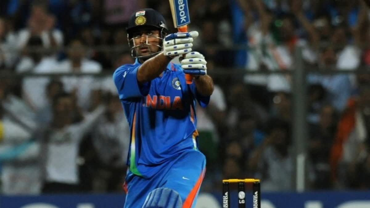 MS Dhoni 2011 Bat Price : ధోనీ క్రేజ్ అట్లుంటది మరి.. ఆ విన్నింగ్ షాట్ ...