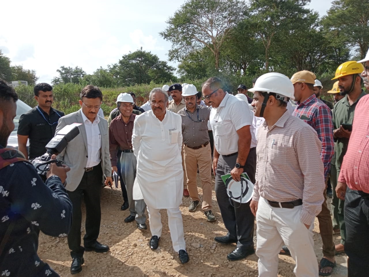 Energy Minister George visits KPCL unit