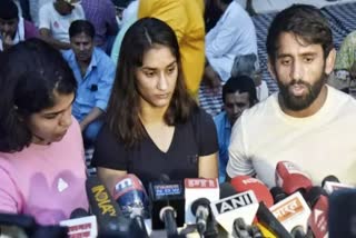 wrestlers-vinesh-phogat-bajrang-punia-and-sakshi-malik-will-hold-a-press-conference-from-rajghat
