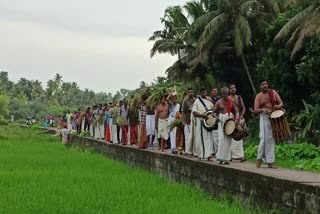 Niraputhiri  Kollam Niraputhari Celebration  Niraputhari Celebration  വറുതികള്‍ക്ക് വിട ചൊല്ലി പൊന്നിന്‍ ചിങ്ങമെത്തി  നിറപുത്തരി ആഘോഷവുമായി ഭക്തര്‍  നിറപുത്തരി ആഘോഷിച്ചു  നിറപുത്തരി  തൃക്കടവൂർ മഹാദേവ ക്ഷേത്രം  കർഷക കൂട്ടായ്‌മ