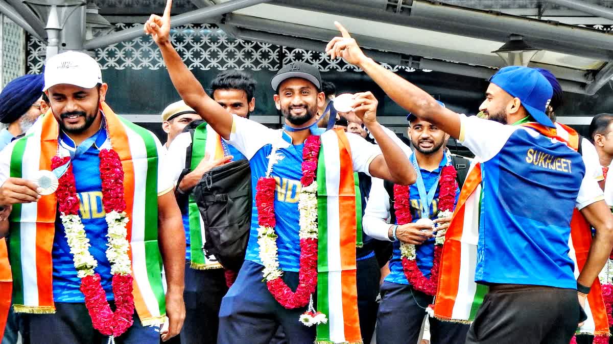 Indian Hockey Team Receives Grand Welcome