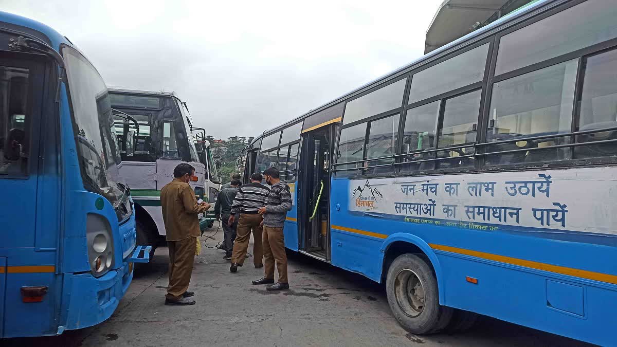 महिलाओं की रियायती बस यात्रा पर चलने वाली है कैंची