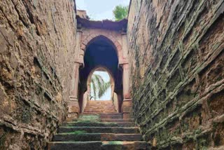 Stepwell inside