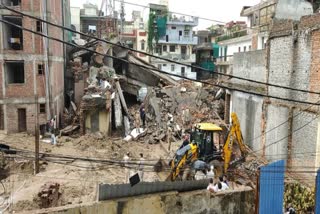 BUILDING COLLAPSE IN Model Town