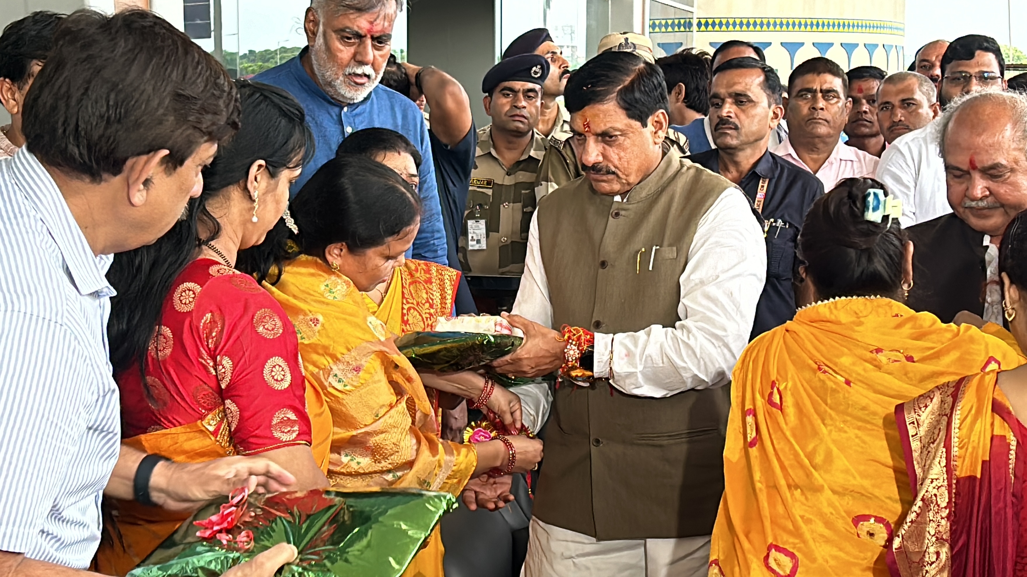 MADHYA PRADESH CM TIE RAKHI