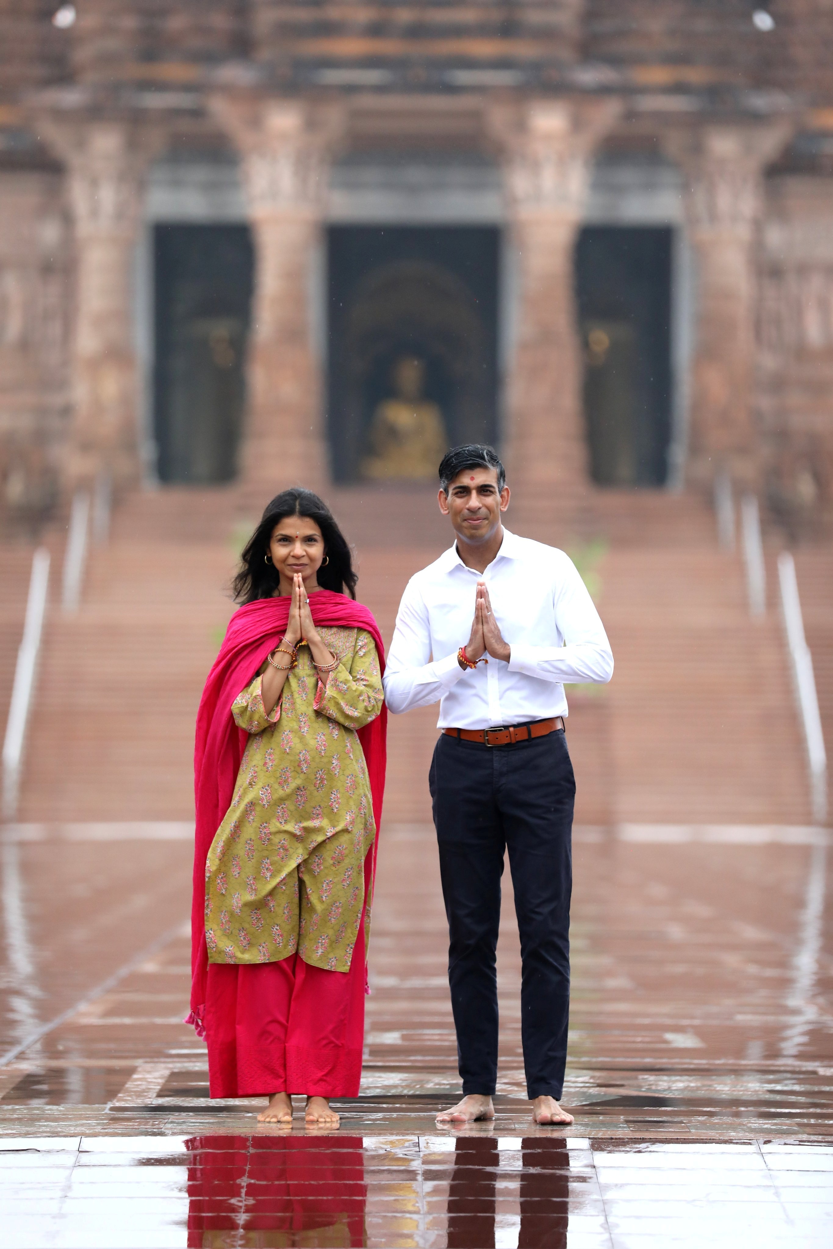 British PM Rishi Sunak visits Akshardham temple