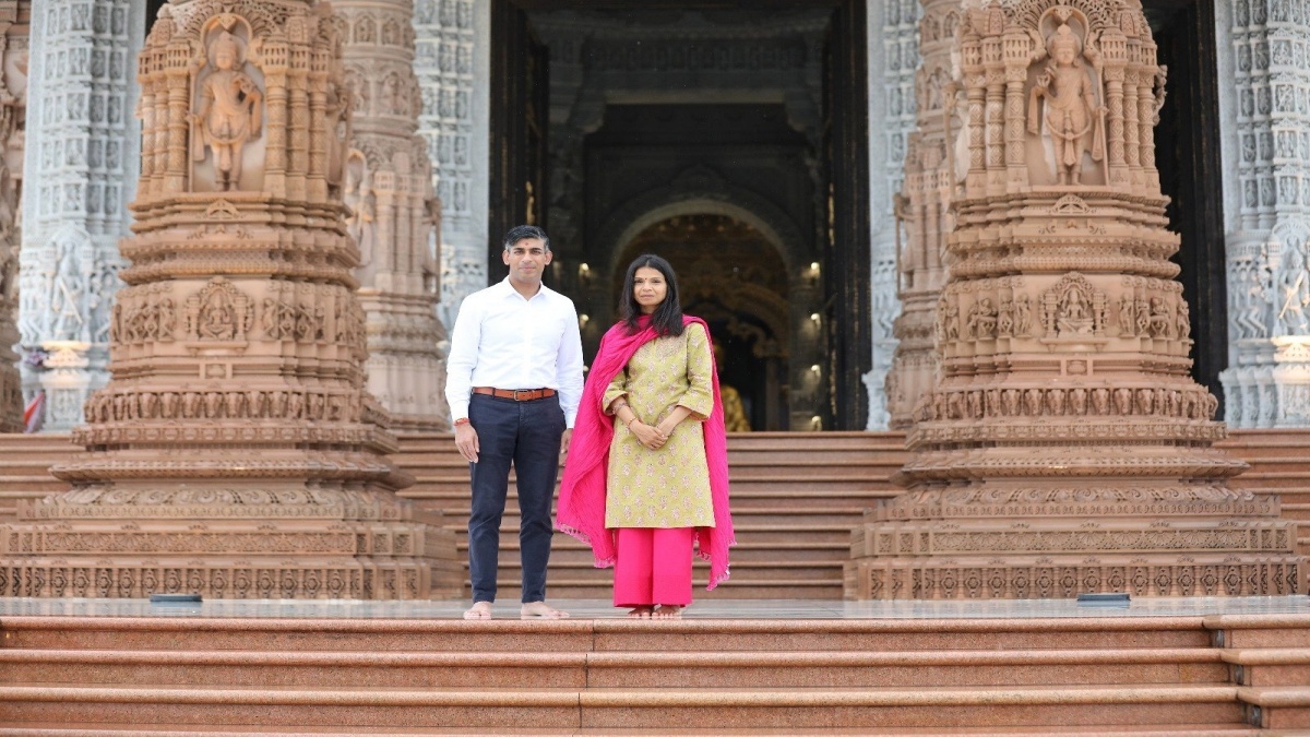 British PM Rishi Sunak visits Akshardham temple