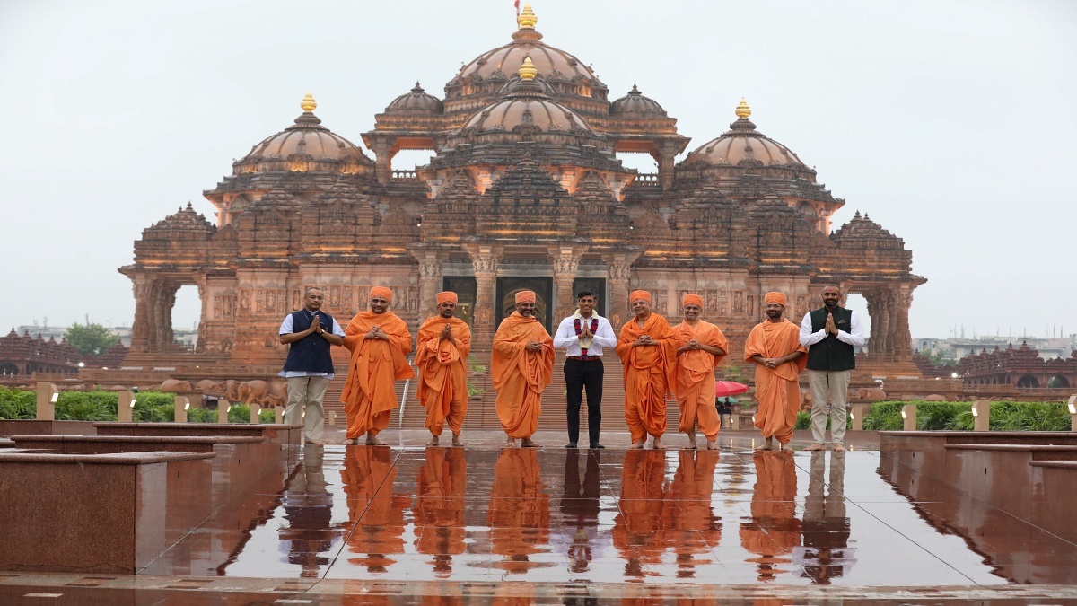 British PM Rishi Sunak visits Akshardham temple