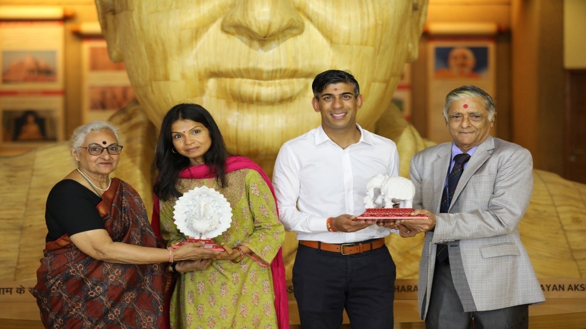 Rishi Sunak Visits Akshardham Temple