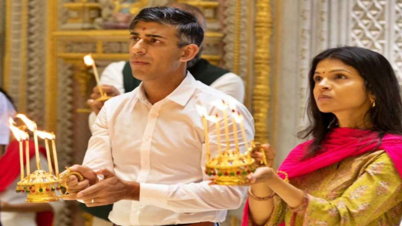 Rishi Sunak Visits Akshardham Temple