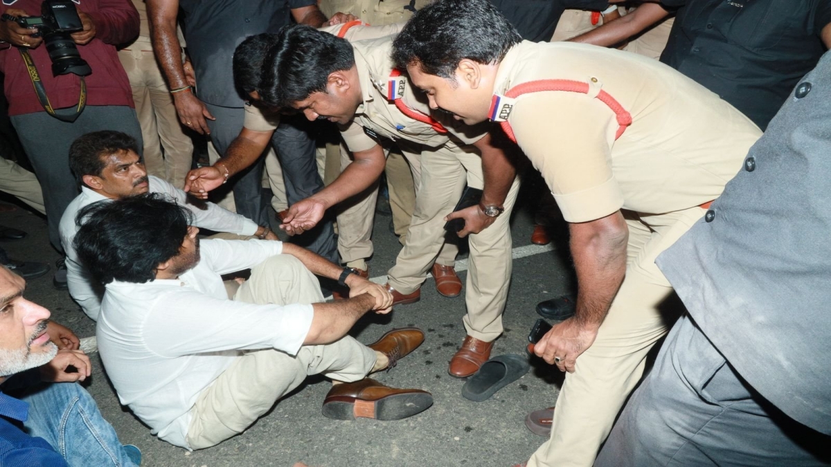 JSP chief Pawan Kalyan lies down on road