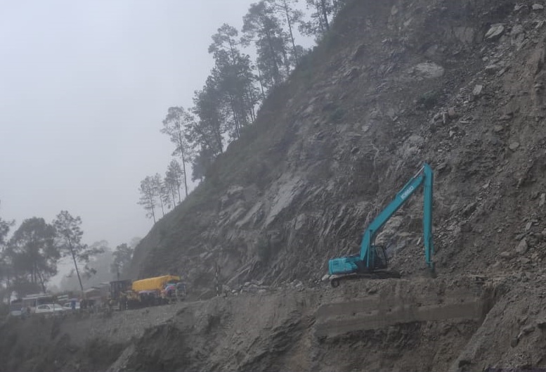 landslide on Tanakpur Pithoragarh Highway 109