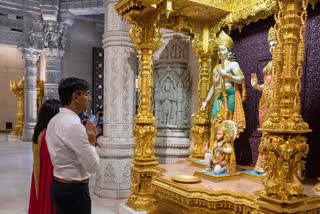 British PM Rishi Sunak visits Akshardham temple