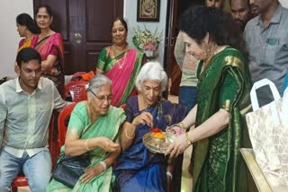 Britain PM mother usha sunak participated janmashtami celebration in Bengaluru