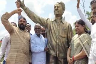 Minister Champai Soren unveiled statue of Durga Soren in Ranchi