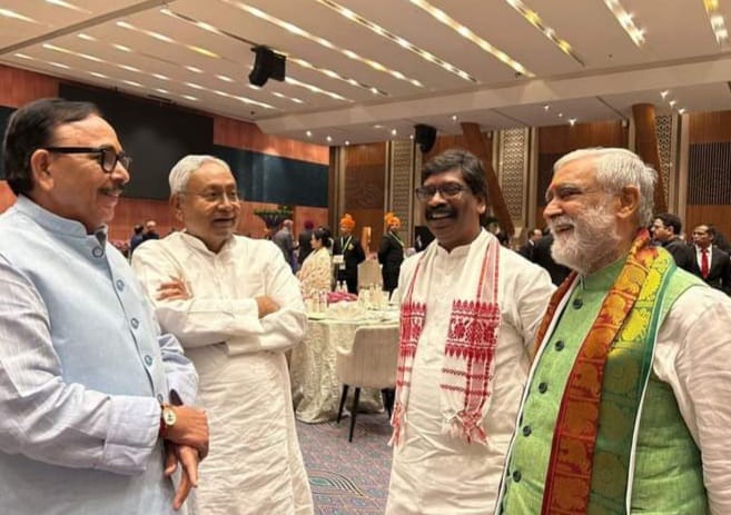 Bihar Chief Minister Nitish Kumar with Jharkhand Chief Minister Hemant Soren