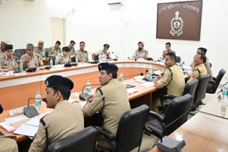 सुरक्षा तैयारियों को लेकर पुलिस अधिकारियों की बैठक