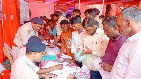 people gathered in jan shikayat samadhan program in Latehar