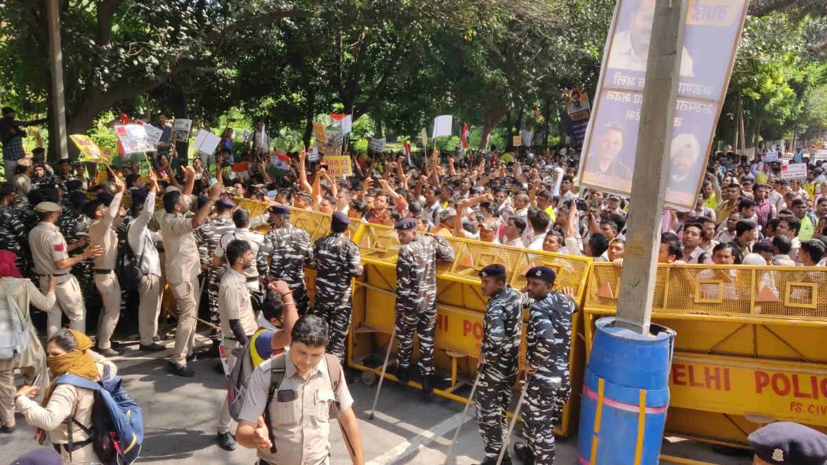 Hundreds of civil defense marshals protested