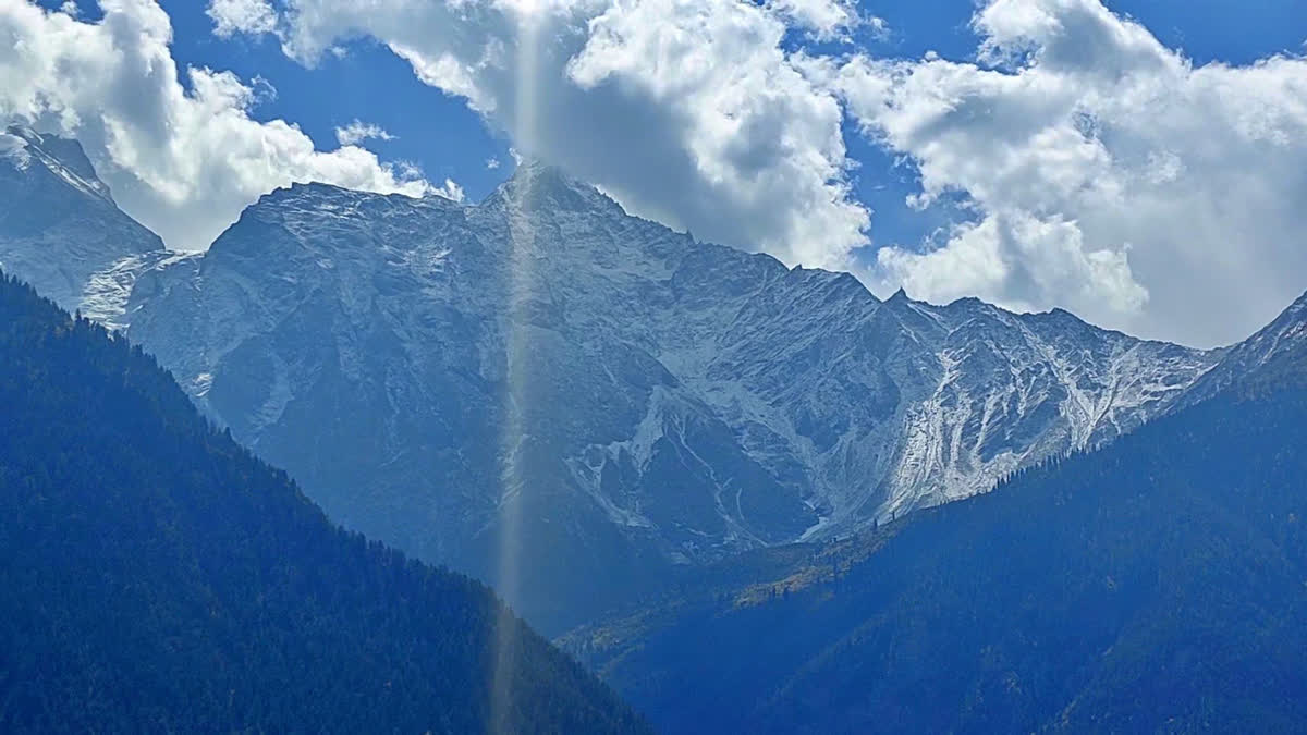 Snowfall on the hills of Kinnar Kailash