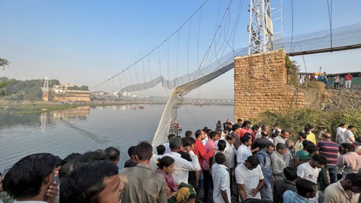 Morbi Bridge accident: ହାଇକୋର୍ଟରେ SITର 5 ହଜାର ପୃଷ୍ଠାର ଚାର୍ଜସିଟ ଦାଖଲ, ରକ୍ଷଣାବେକ୍ଷଣା ଦାୟିତ୍ବରେ ଥିବା କମ୍ପାନୀ ଦାୟୀ