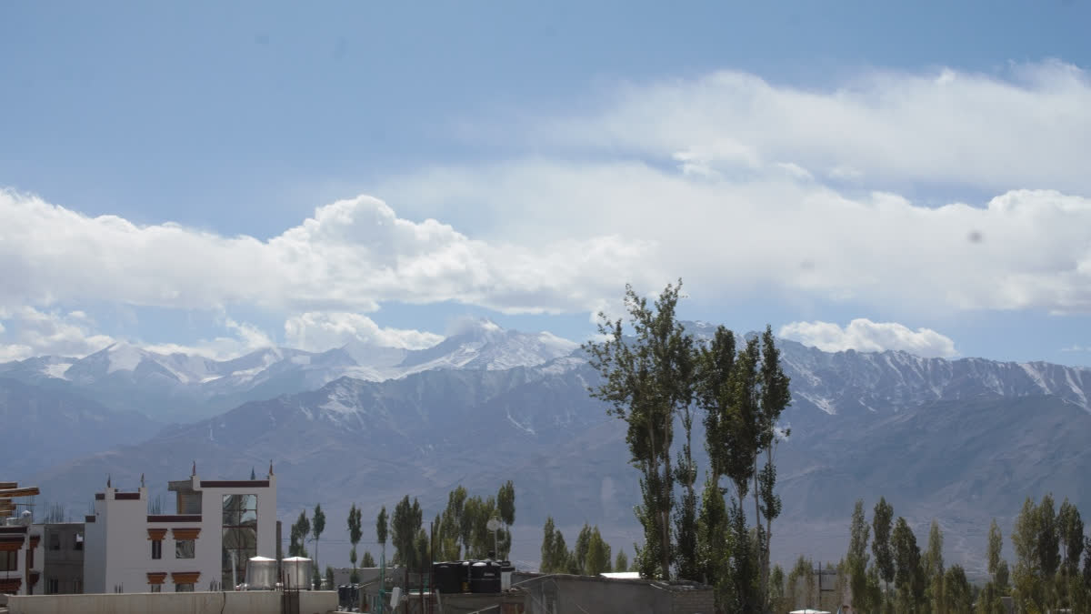 First Snowfall of the Season Brings Winter Magic to Leh's Mountains