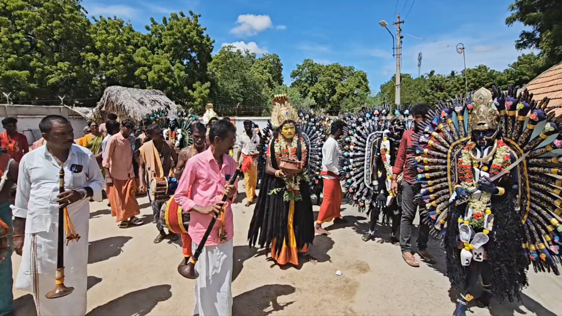 பொதுமக்கள் தர்மம்