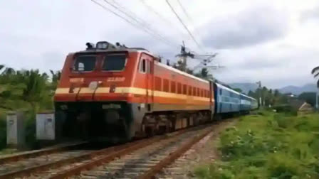 Purushottam Express Halted for over 3 Hours in up's Tundla after Bomb Scare