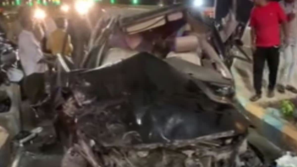 several injured in multiple car crash at Bandra Worli Sea Link toll plaza  3 killed several injured in bus accident  മുംബൈയിൽ 6 കാറുകൾ തമ്മിൽ കൂട്ടിയിടിച്ചു  3 മരണം നിരവധി പേർക്ക് പരിക്ക്  കാറുകൾ തമ്മിൽ കൂട്ടിയിടിച്ചു  കാർ അപകടം  ബാന്ദ്ര വോർളി സി ലിങ്കിൽ കാറുകൾ കൂട്ടിയിടിച്ചു  ബാന്ദ്രയിലെ ടോൾ പ്ലാസയ്ക്ക് സമീപം അപകടം  multiple car crash at Bandra Worli Sea Link  multiple car crash in mumbai  car accident  മുംബൈയിൽ വാഹനങ്ങൾ തമ്മിൽ കൂട്ടിയിടിച്ചു