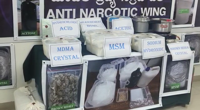 Nigerian man Arrest  running a mini drug factory at home  Bengaluru Drug case  ಮನೆಯಲ್ಲಿಯೇ ಮಿನಿ ಡ್ರಗ್ಸ್ ಫ್ಯಾಕ್ಟರಿ  ಡ್ರಗ್ಸ್ ಫ್ಯಾಕ್ಟರಿ ನಡೆಸುತ್ತಿದ್ದ ನೈಜೀರಿಯಾ ವ್ಯಕ್ತಿ  ಮನೆಯಲ್ಲಿಯೇ ಮಿನಿ ಡ್ರಗ್ಸ್ ಫ್ಯಾಕ್ಟರಿ  ಬೆಂಗಳೂರು ಪೊಲೀಸರು ಬಂಧಿಸಿ ಮುಂದಿನ ಕ್ರಮ  ಪ್ರೆಷರ್ ಕುಕ್ಕರ್​​ನಲ್ಲಿ ಸಿಂಥೆಟಿಕ್ ಡ್ರಗ್ಸ್ ತಯಾರಿಸಿ  ವಿದೇಶಗಳಿಗೆ ಮಾರಾಟ ಮಾಡುತ್ತಿದ್ದ ವಿದೇಶಿ ಪ್ರಜೆ  ಸಿಸಿಬಿಯ ಮಾದಕ ದ್ರವ್ಯ ನಿಗ್ರಹ ದಳದ ಪೊಲೀಸರು