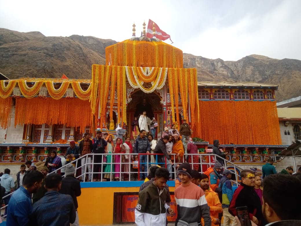 Kedarnath And Badrinath Temple Decorated with flowers