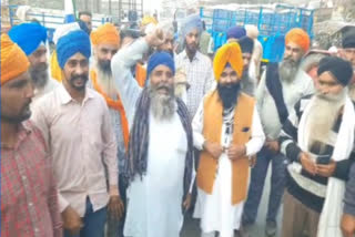 Farmers staged a dharna against the Punjab government in Tarn Taran due to non-purchase of paddy