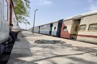 railway employee attempted suicide,  employee attempted suicide in Kota