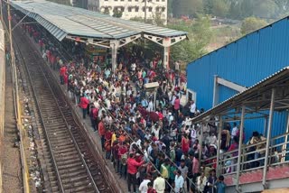 Thousands of people gathered at Surat railway station to go home on Diwali and Chhath