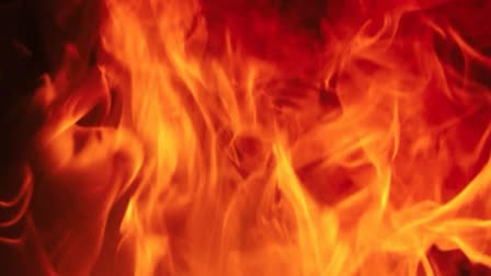 Fire breaks out in slums due to cylinder explosion