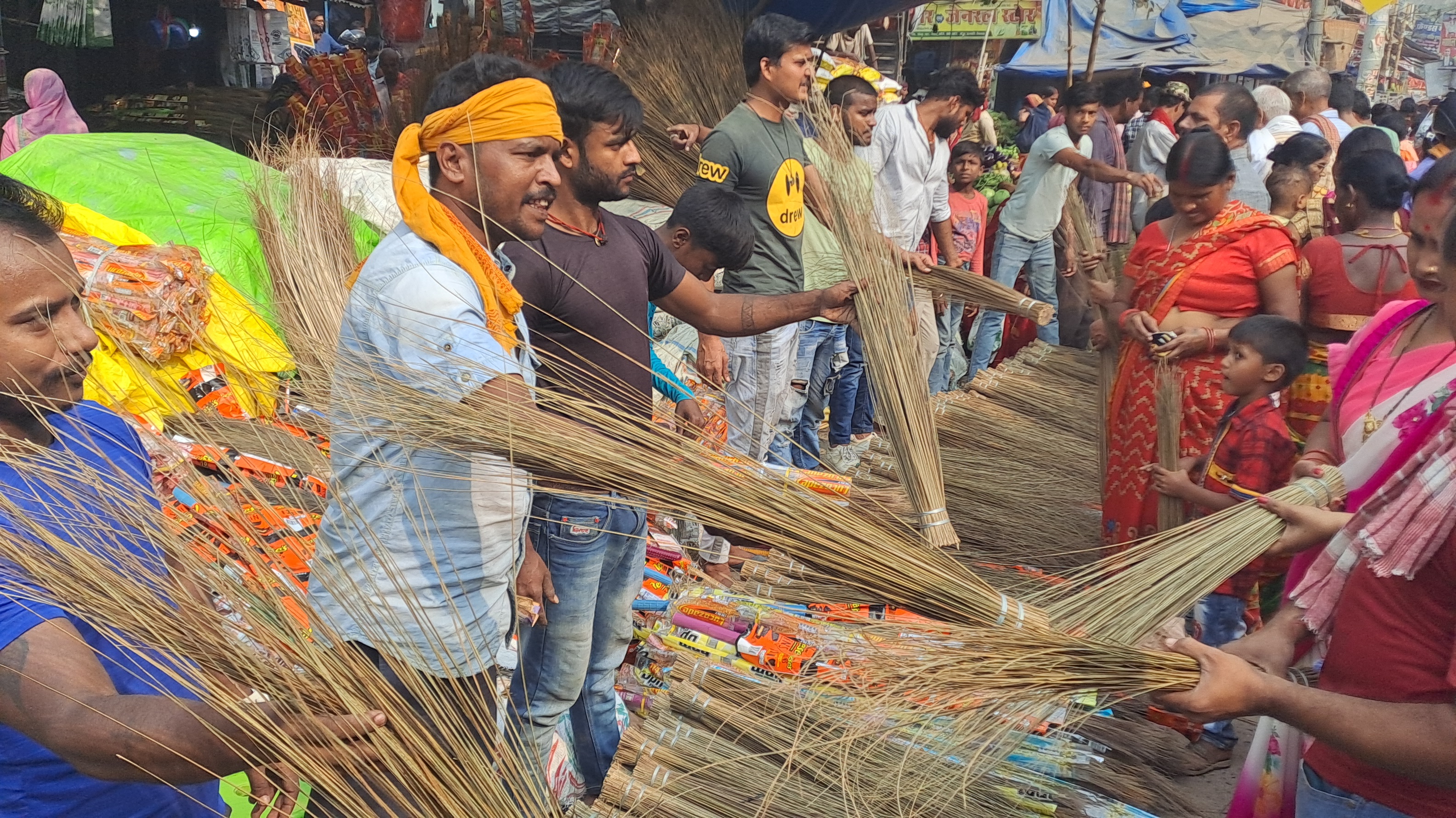 गोपालगंज में धनतेरस बाजार