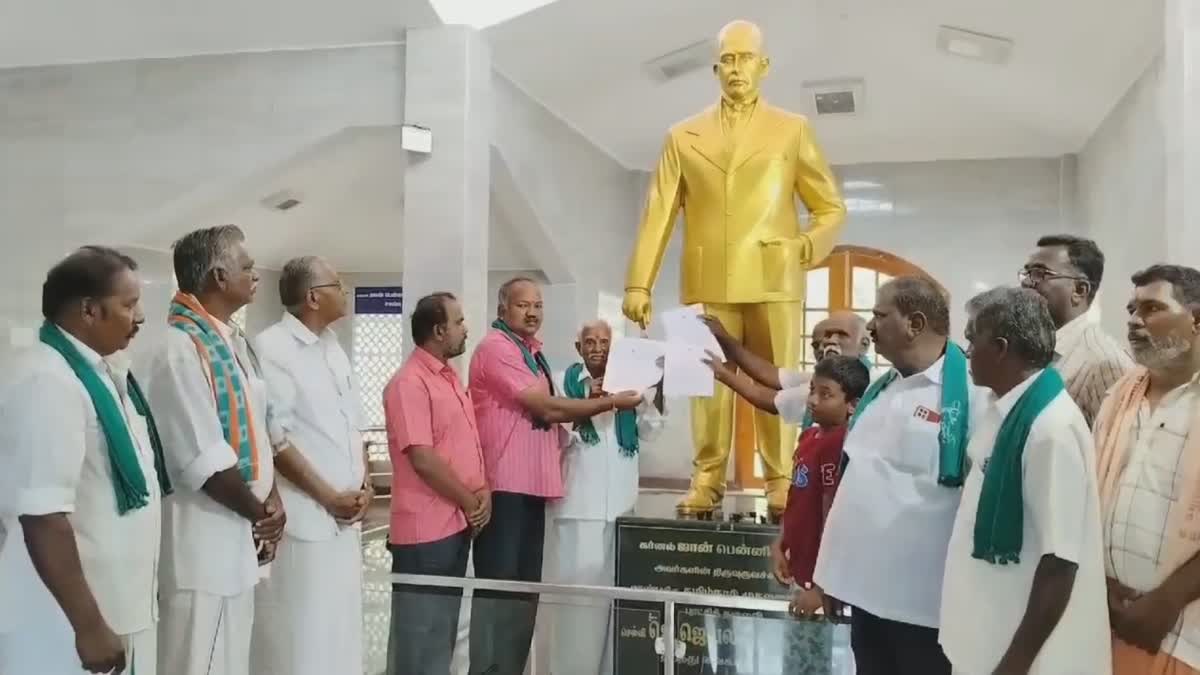 பென்னிகுவிக் சிலையிடம் பெட்டிசன் கொடுத்த  விவசாயிகள்..!