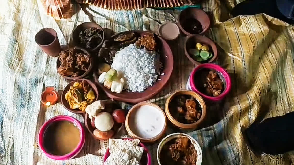 West Bengal: 'Aiburobhat' organised inside local train compartment by fellow commuters