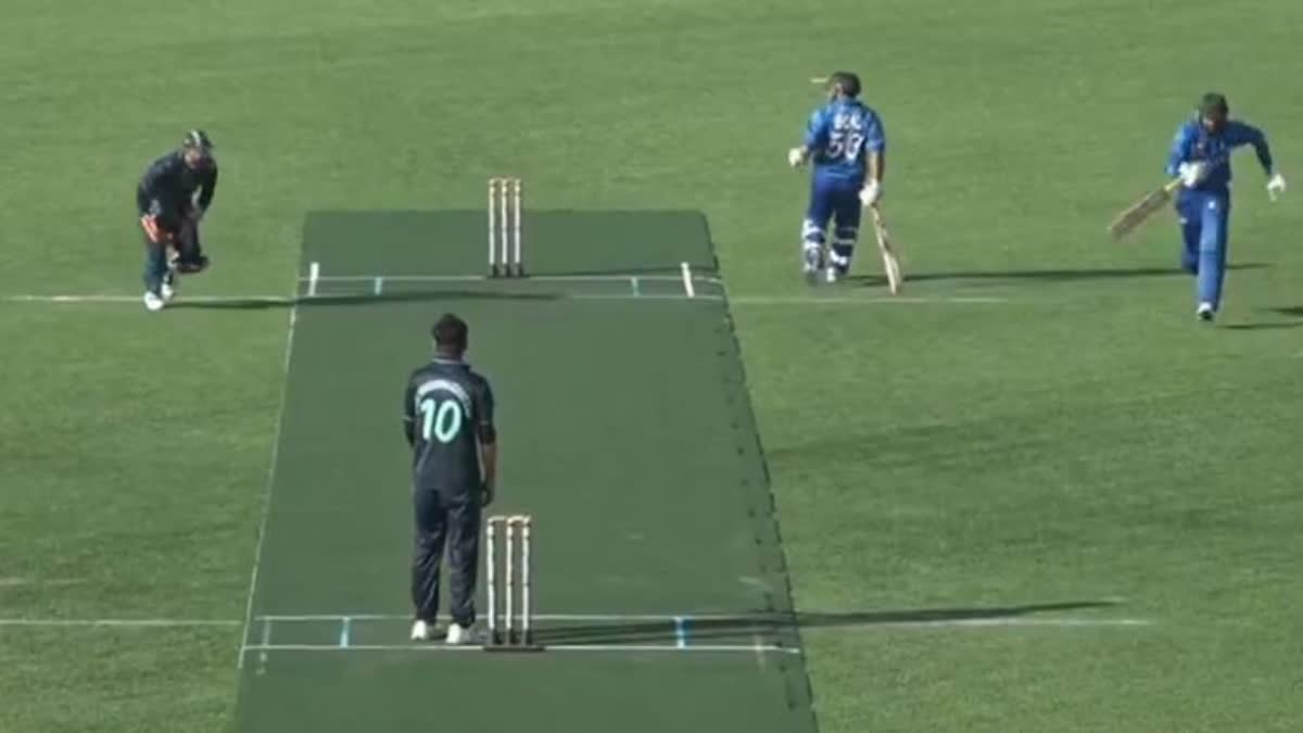 ball stuck in wicket keeper pad