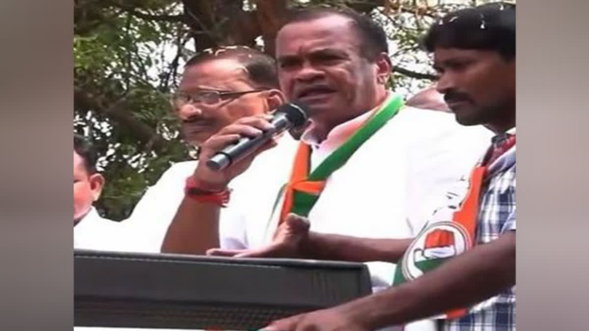 T Venkat Reddy T'gana: Komatireddy Venkat Reddy assumes charge as Roads & Buildings ...