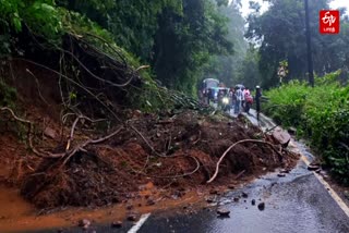 குன்னூர் மேட்டுபாளையம் தேசிய நெஞ்சாலையில் மண்சரிவு