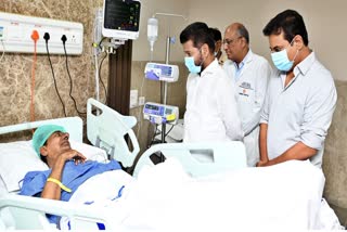 Etv Bharat Telangana CM Revanth Reddy visits KCR at Hyderabad hospital  KCR At Hyderabad Hospital  Revanth Reddy visits KCR  KCR Surgery  KCR Hospital  രേവന്ത് റെഡ്‌ഡി കെസിആർ  രേവന്ത് റെഡ്‌ഡി  കെ ചന്ദ്രശേഖർ റാവു  ചന്ദ്രശേഖർ റാവു അപകടം  ചന്ദ്രശേഖർ റാവു ശസ്ത്രക്രിയ