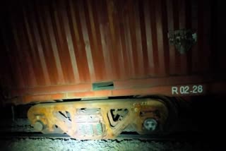 7 wagons of goods train derail